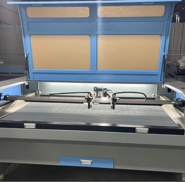 'Máy cắt Laser 2 đầu.